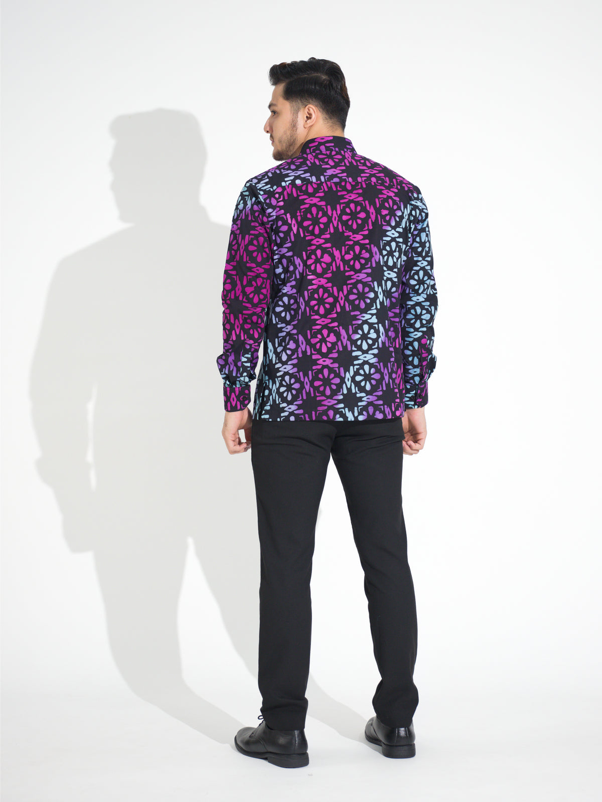 Gema GL904 long-sleeve batik shirt, black with magenta and blue floral tile motif, back view