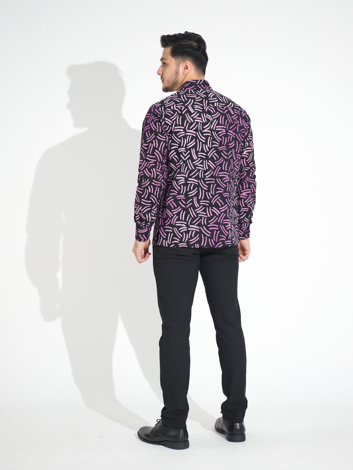 Gema GL910 long-sleeve batik shirt, black with pink and lilac brushstroke motif, back view