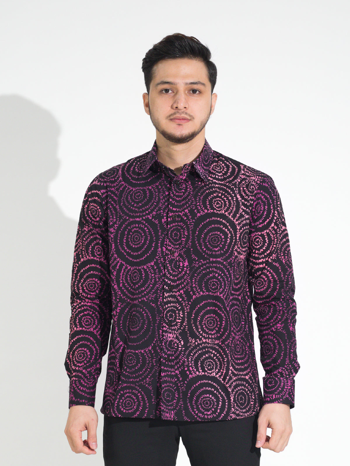 Gema GL911 long-sleeve batik shirt, black with magenta concentric circle motif, front view