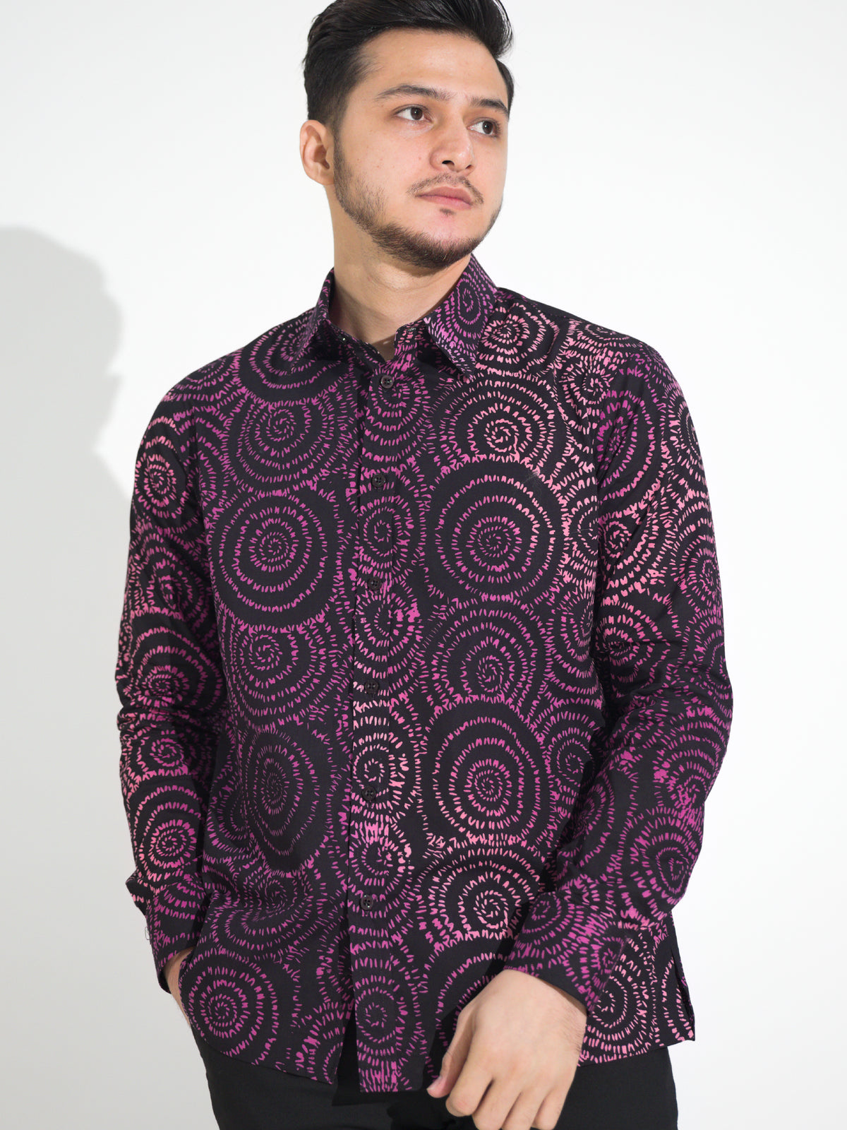 Gema GL911 long-sleeve batik shirt, black with magenta concentric circle motif, close-up