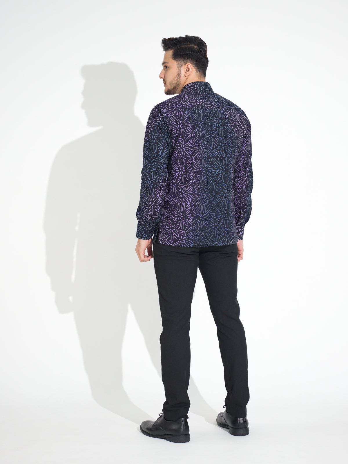 Gema GL912 long-sleeve batik shirt, navy with lilac floral motif, back view