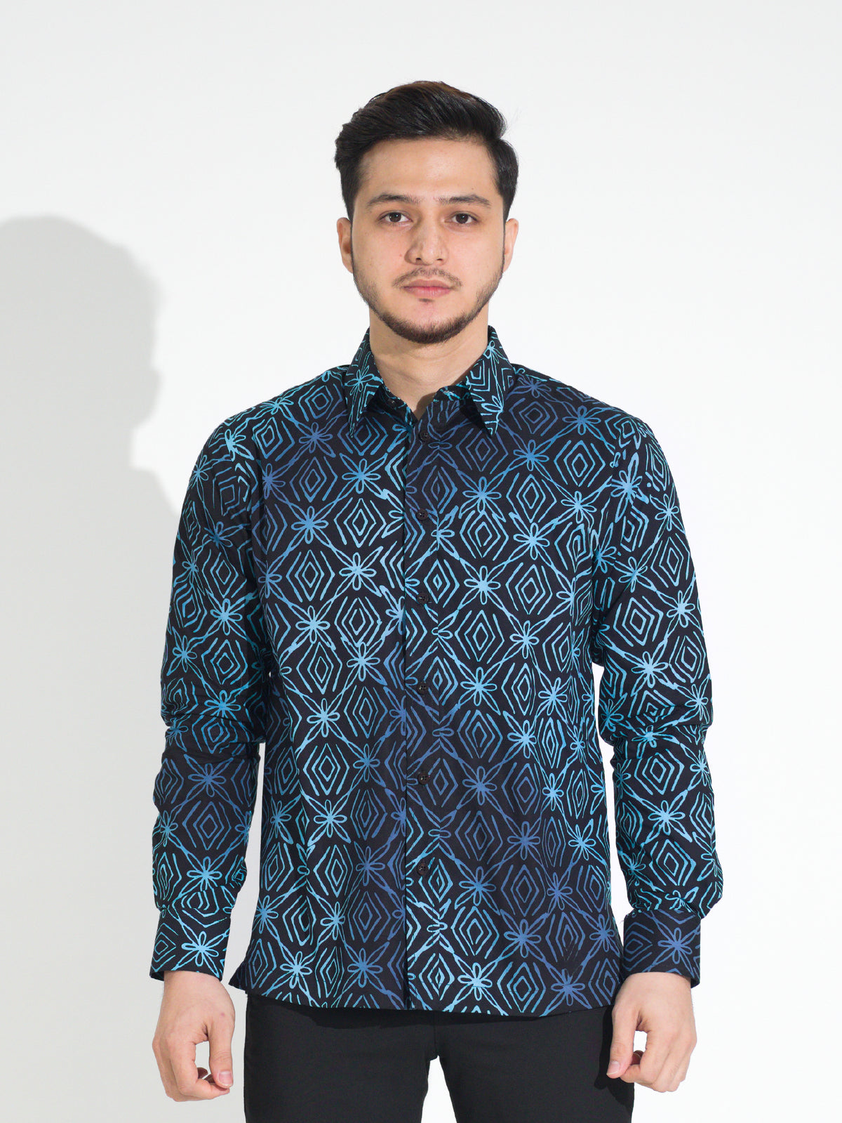 Gema GL914 long-sleeve batik shirt, navy with cyan star motif, front view