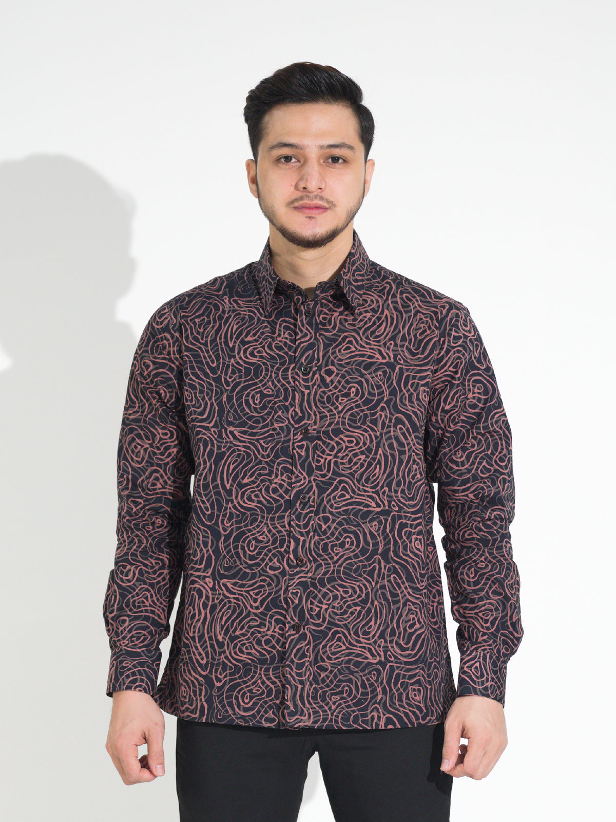 Ria RL902 long-sleeve batik shirt, black with pink flowing line motif, front view