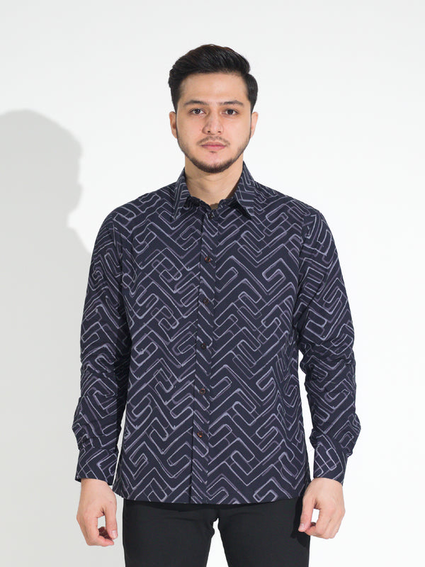 Ria RL904 long-sleeve batik shirt, navy with white zigzag motif, front view