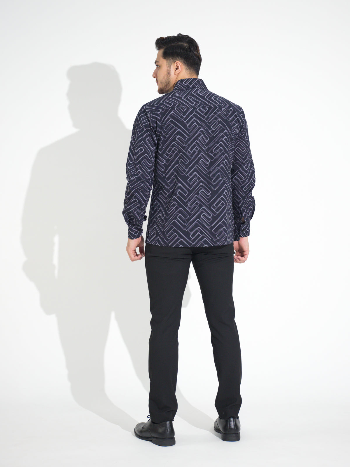Ria RL904 long-sleeve batik shirt, navy with white zigzag motif, back view