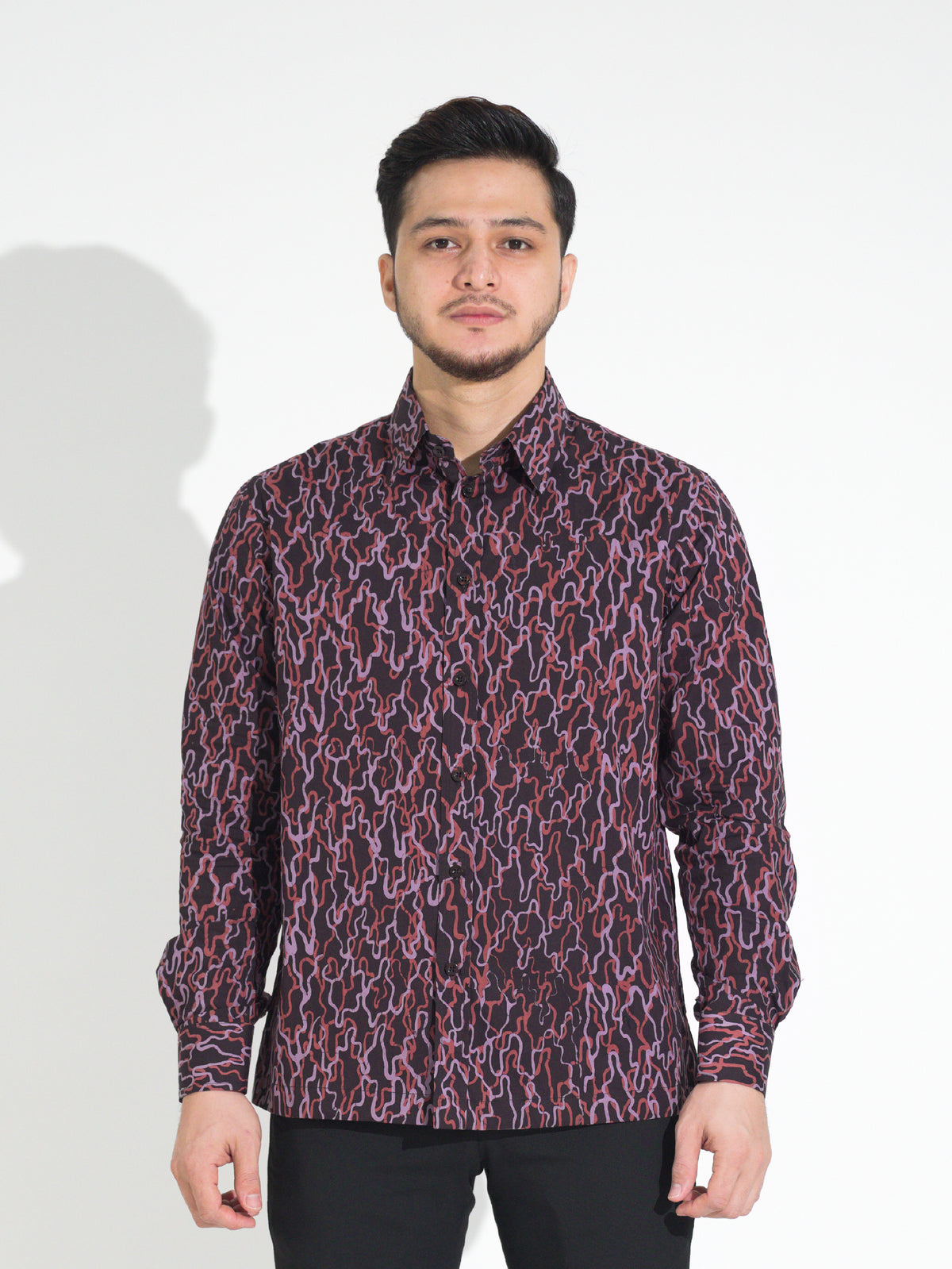 Ria RL905 long-sleeve batik shirt, black with red and pink wave motif, front view