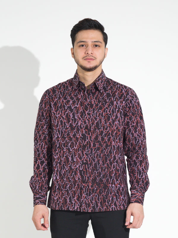 Ria RL905 long-sleeve batik shirt, black with red and pink wave motif, front view