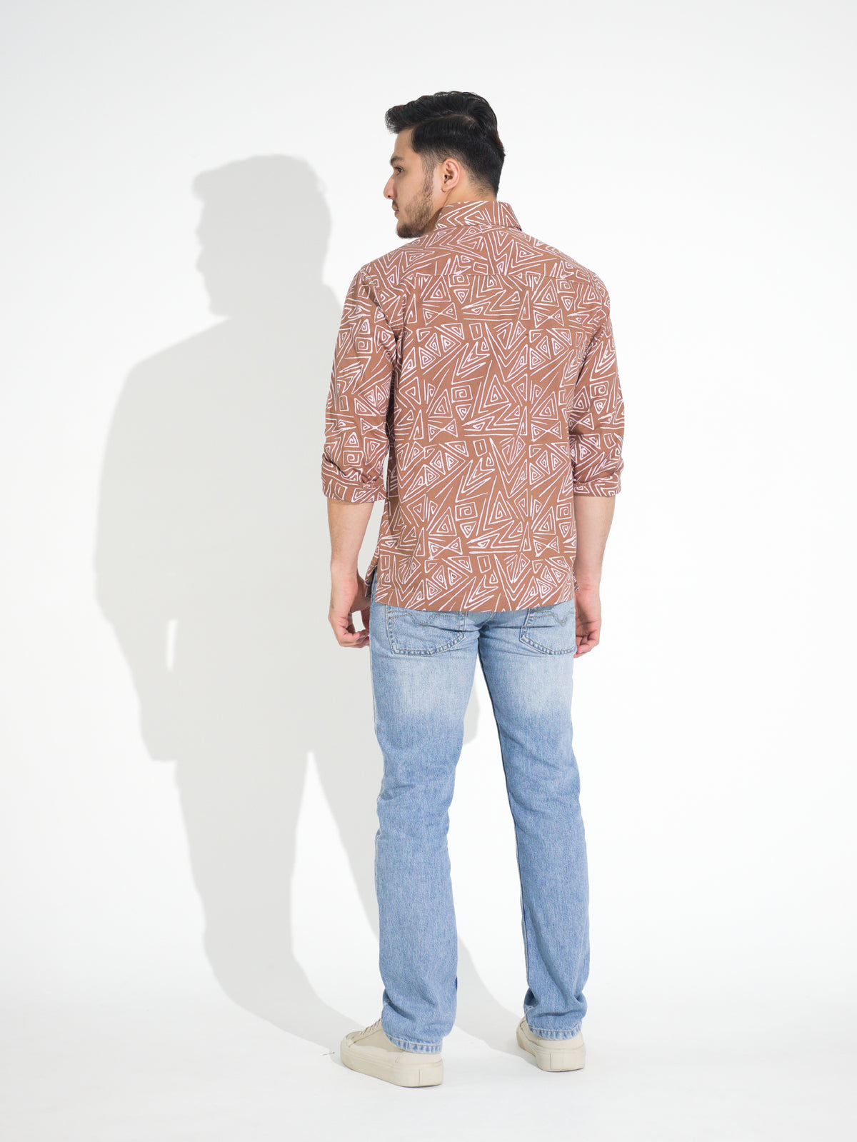 Tulus TL905 long-sleeve batik shirt, rust with white triangle motif, back view