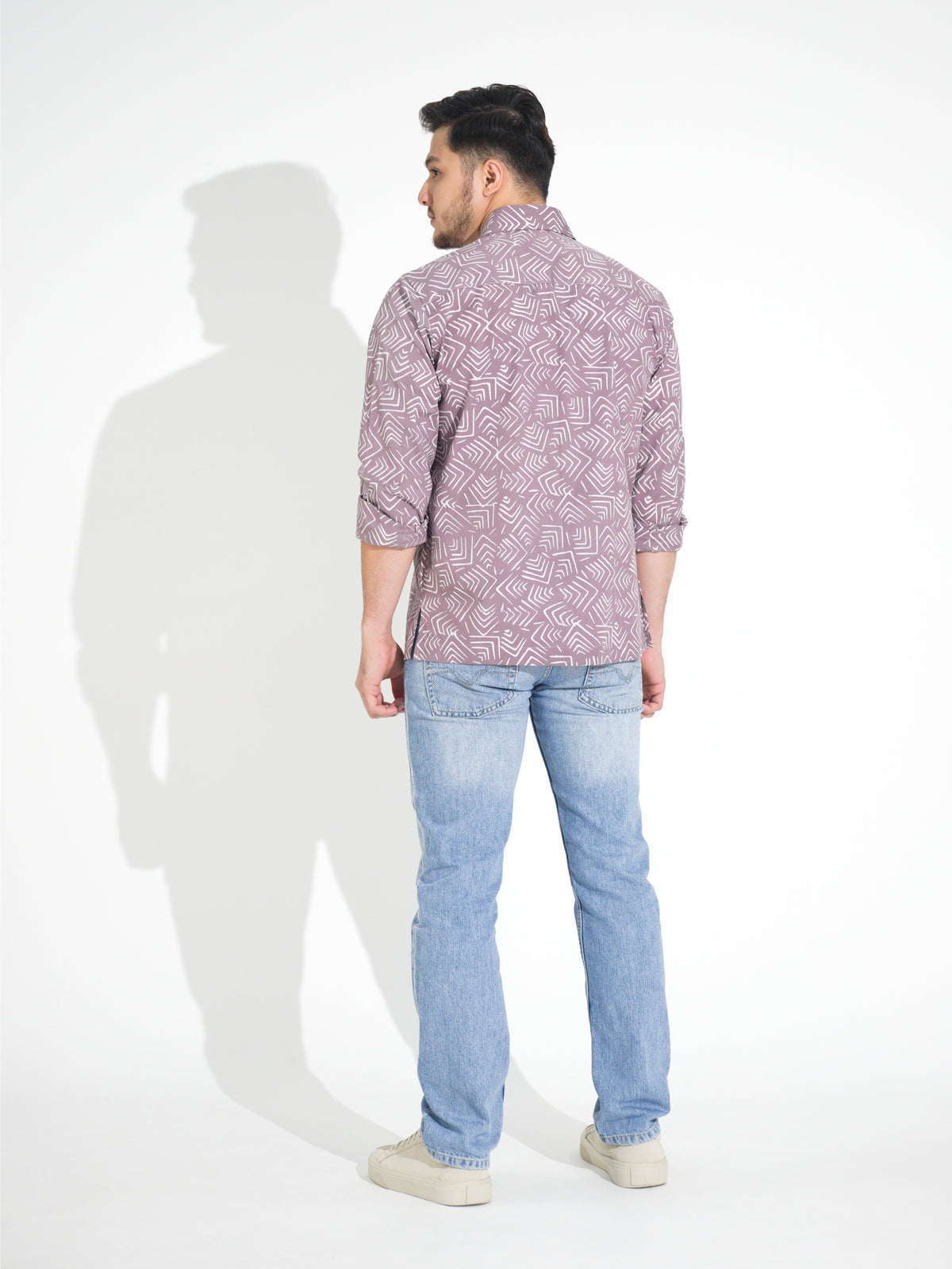 Tulus TL906 long-sleeve batik shirt, mauve with white geometric line motif, back view